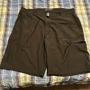 Men’s golf shorts 42